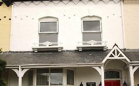 Lowdens Guest House Taunton